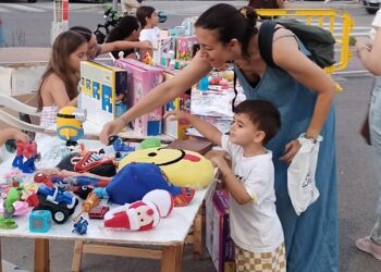 Grande partecipazione al Mercatino dei Bambini tra affari, spettacolo e pattinaggio artistico