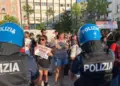 “Fascista vai via”, tensioni al comizio di Vannacci a Pescara: interviene la polizia in assetto antisommossa