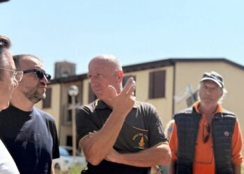 Incendio Map all’Aquila, sopralluogo del sindaco Biondi e dell’assessore Colonna: priorità ricollocare le famiglie