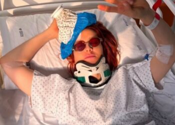 Noemi cade dal palco in Abruzzo, dall’ospedale rassicura i fan: grande paura ma sto meglio
