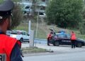 Ai domiciliari ma se ne va a spasso in calesse nel paese vicino: fermato dai carabinieri