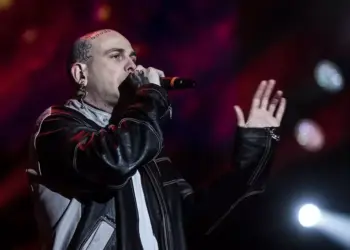 Insulti contro la polizia al concerto di Francavilla, bufera su Gemitaiz