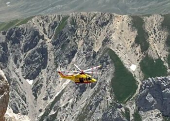 Dramma sfiorato sul Gran Sasso: volo sul quarto tiro, alpinista recuperato in elicottero