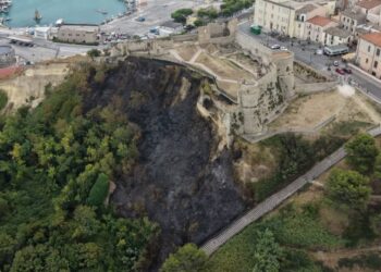 Fuochi al Castello Aragonese, la L.I.D.A. chiede lo stop cautelativo e verifiche sulla sicurezza