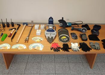 Quattro giovani in fuga sull’A24: nell’auto arnesi da scasso e attrezzature rubate