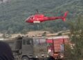 Inferno di fuoco alle porte dell’Aquila: esercito, mezzi aerei e uomini in campo contro il rogo (foto)