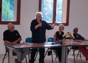 “A spasso con i dinosauri”: un viaggio semiserio nei ricordi preistorici nel libro del professor Nino Sorgi