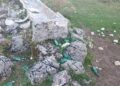 Il Sirente trasformato in una discarica a cielo aperto: decine di bottiglie di plastica abbandonate