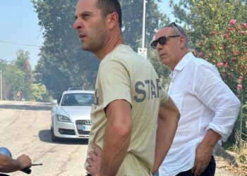 Incendio Chieti, rogo domato e area sotto costante controllo. Legnini: “Grazie a chi si è battuto contro le fiamme”