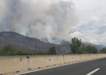 Il Morrone brucia ancora: in campo i reparti del Genio Militare, 3 nuovi canadair in azione