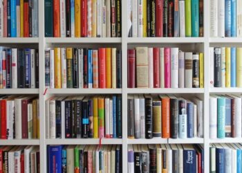 Libri di testo, gli ordini sempre più spesso online e fatti per tempo