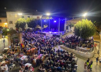 Moscufo saluta l’estate in musica: in piazza Garibaldi la carica di Tequila & Montepulciano