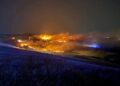 Notte di fuoco ad Alanno: il vasto rogo minaccia case e animali