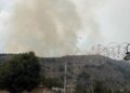 Violento incendio a Rocca di Cambio, fiamme a ridosso del paese: squadre in azione senza sosta (foto)