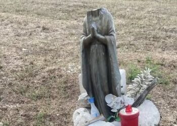 Coppito, danneggiata la statua della Madonna: dura condanna e sconcerto nella comunità