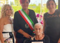 Martinsicuro in festa per i 100 anni di Giuseppina Pulcini: targa e omaggio dall’Amministrazione comunale