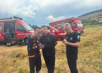 Incendi Lucoli- Roio: 1.700 ettari in fiamme, Verdecchia al campo base: «Situazione complessa e in evoluzione»