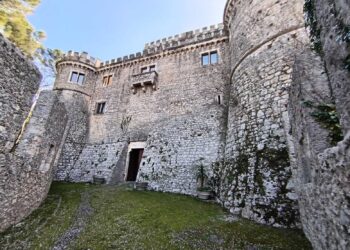 Il castello Piccolomini di Balsorano torna sul mercato: in vendita uno dei simboli della Valle Roveto