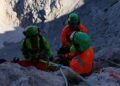 Cade durante la scalata e vola per dieci metri: drammatico soccorso sul Corno Piccolo