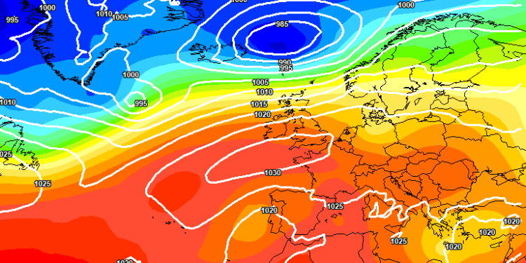 La situazione a 500 hpa vista dal modello europeo ECMWF per le ore 14:00 di Domenica 4 Ottobre. Sull Abruzzo, condizioni di tempo bello e soleggiato, con soltanto qualche velatura nelle ore pomeridiane