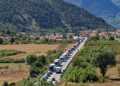 Senso unico alternato nella galleria del Salviano, è subito caos: code interminabili e traffico in tilt