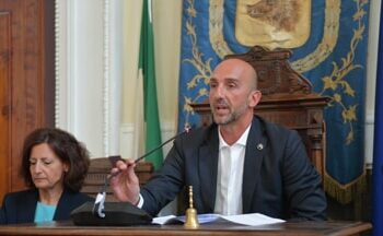 Consiglio comunale, scontro sulle interrogazioni: Rispoli risponde alle contestazioni di Forza Italia