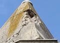 Un fulmine centra in pieno il campanile: danni per 100mila euro