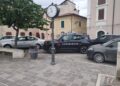 Orrore a Trasacco, 45enne massacrata in casa. In corso trattative tra il marito e le forze dell’ordine
