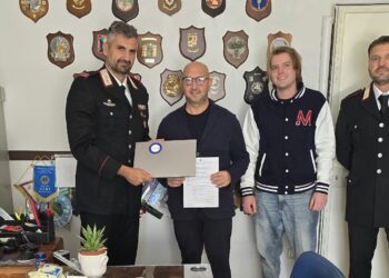 I raid nei licei e la fuga in B&B: incastrata la coppia dei furti informatici. Refurtiva riconsegnata
