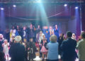 San Demetrio, standing ovation per Forza Venite Gente: successo per il recital francescano