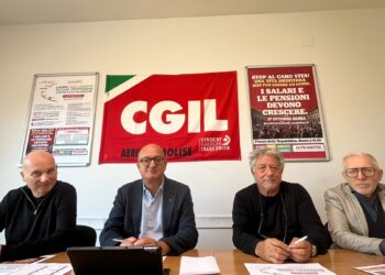 Parte la carica per la Via Maestra: «in più di mille dall’Abruzzo, il governo aumenta le disparità»