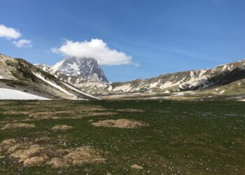 Corno Grande, pagine strappate e materiali danneggiati: vandalizzato il quaderno di vetta