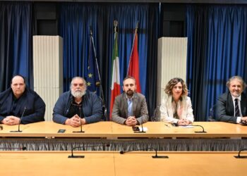 Nuova Pescara, M5S e comitati contro i rinvii: «Basta mettere in discussione il referendum»