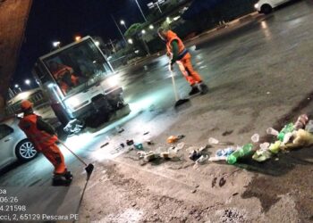 Scene di «ordinaria inciviltà» a Pescara: 500 cestini e linea dura contro l’immondizia selvaggia