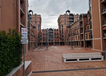 «Non si gioca a palla e in bici». Scoppia la protesta contro il cartello antigiochi dell’ex-Manifattura a Lanciano