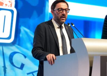 Congresso Lega, cambia il simbolo e Salvini confermato. D’Incecco: «grazie a lui la Lega è un partito nazionale»