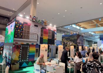 Turismo, l’Abruzzo protagonista al TTG di Rimini: conquistato il premio per l’offerta ricettiva più diffusa
