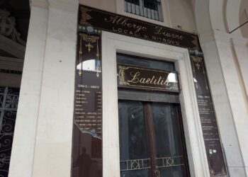 L’Aquila, i portici riaprono e l’Albergo Diurno “Laetitia” torna a farsi vedere