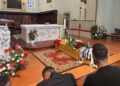 L’ultimo viaggio del “Lupo”: sciarpe, maglie e profonda commozione ai funerali di Angelo Pierleoni