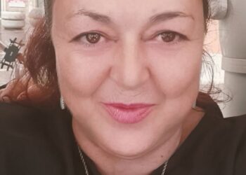 Trovata morta nel letto di casa: aveva 57 anni. Si indaga sulle ultime ore di Luisella Fantozzi