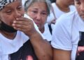 Il dolore di una madre: “riportatela a casa”. In Colombia la veglia per Grey (foto)