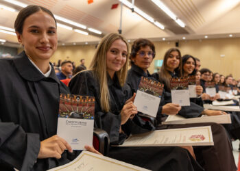 L’Università di Teramo dona una costituzione per ogni laureando: “rappresenta un presidio di democrazia”